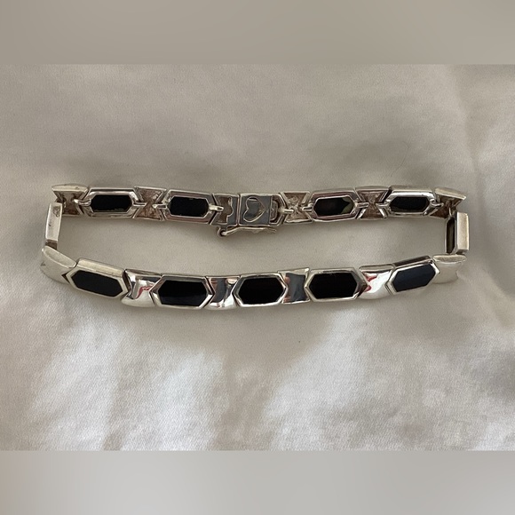 New 7” sterling silver and black onyx bracelet. Beautifully made, nice clasp - Picture 1 of 12